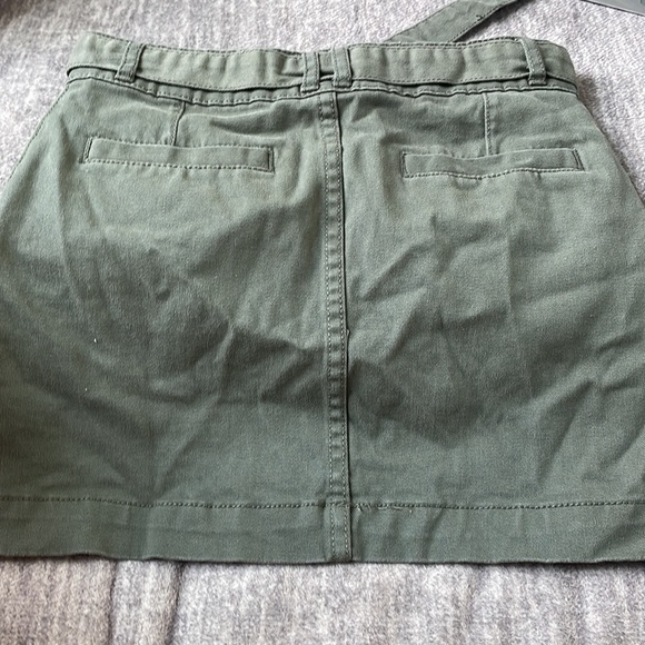 Super cute skirt 🌼bundle and save!! - Picture 2 of 3